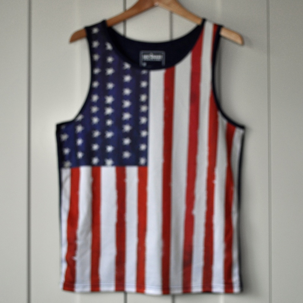 Urban Pipeline Men’s Medium USA flag tank top